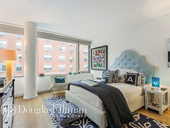 3rd image of 425 W 53rd St #Penthouse 6