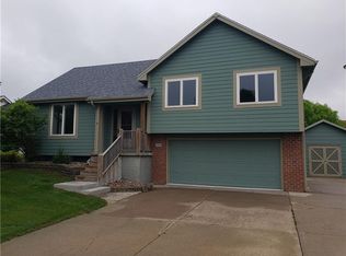 603 Hickory Ct, Dallas Center, IA 50063