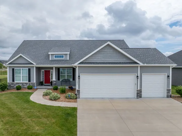 7051 Grove Xing, Bettendorf, IA 52722