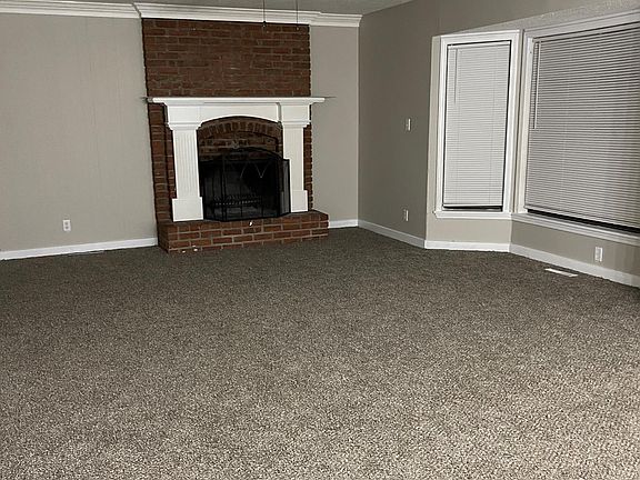 2nd image of 15800 Vicie Ave