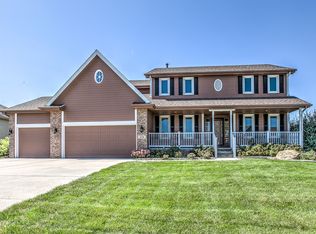 608 Eagle Crest Dr, Papillion, NE 68133