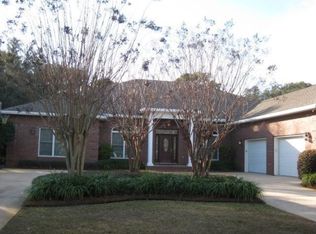 48 Country Club Rd, Shalimar, FL 32579