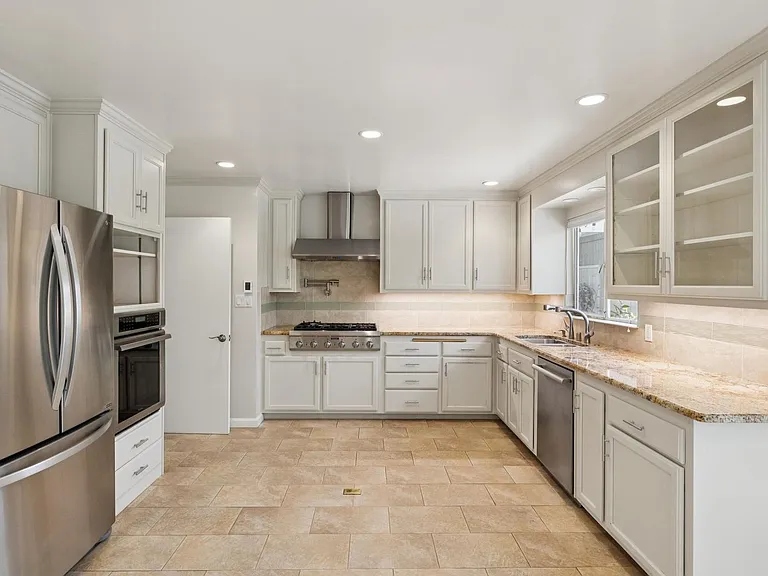 970 Palo Alto Ave — Photo 26
