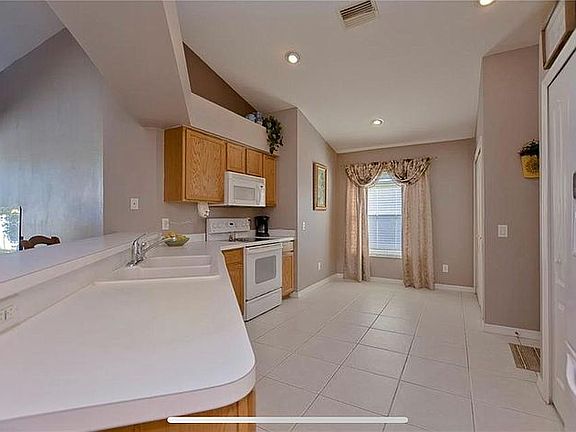 4th image of 31333 Heatherstone Dr