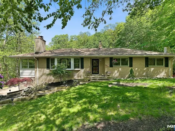 794 Westbrook Rd, West Milford, NJ 07480