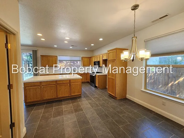 1240 Flintwood Dr — Photo 10