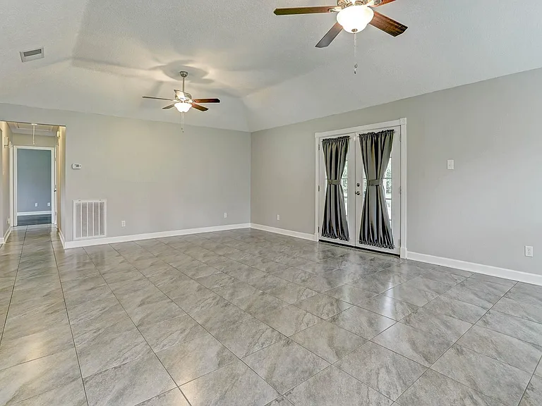 1211 Diablo Dr — Photo 5