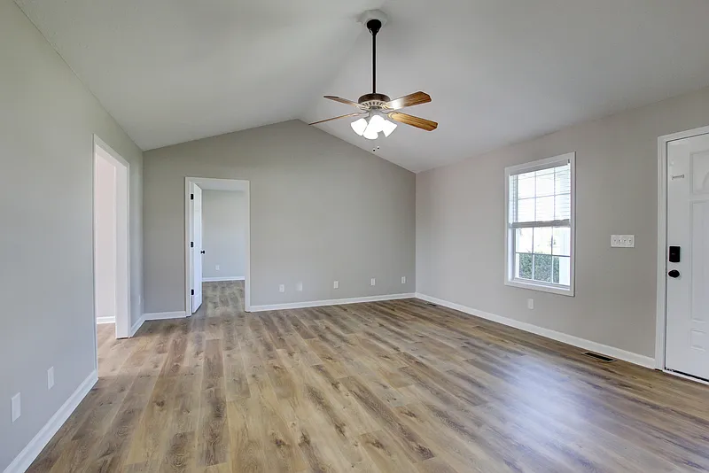 3 bed, 2.0 bath, 1328 sqft, $1,595 — Photo 4
