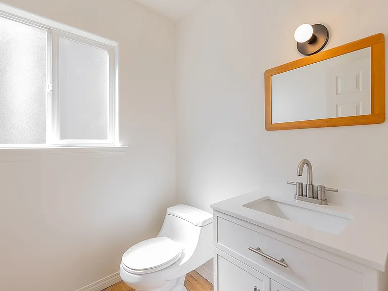 304 El Conejo Dr — Photo 17