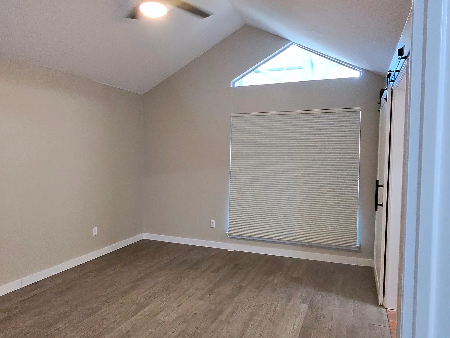 2 bed, 1165 sqft, $2,100 — Photo 3