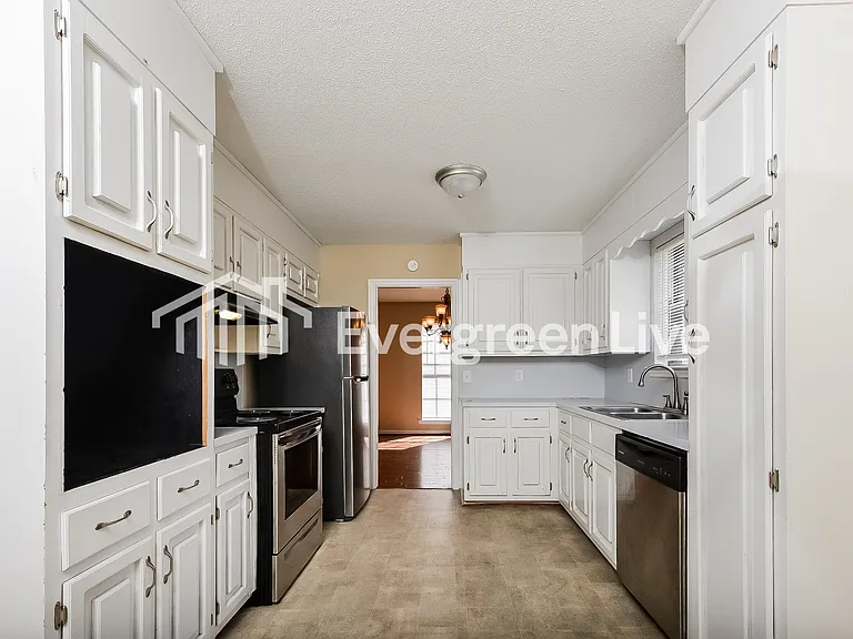 1420 Mohican Dr — Photo 5