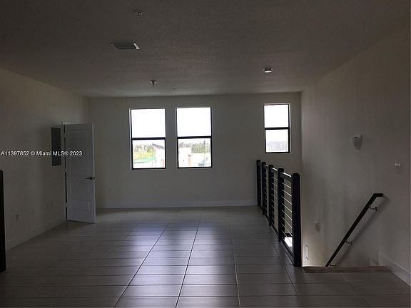 4th image of 10461 NW 82nd St #26