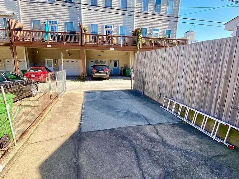 1309 Hull St — Photo 14