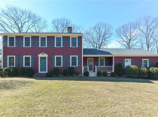 2 Carriage Trl, Barrington, RI 02806