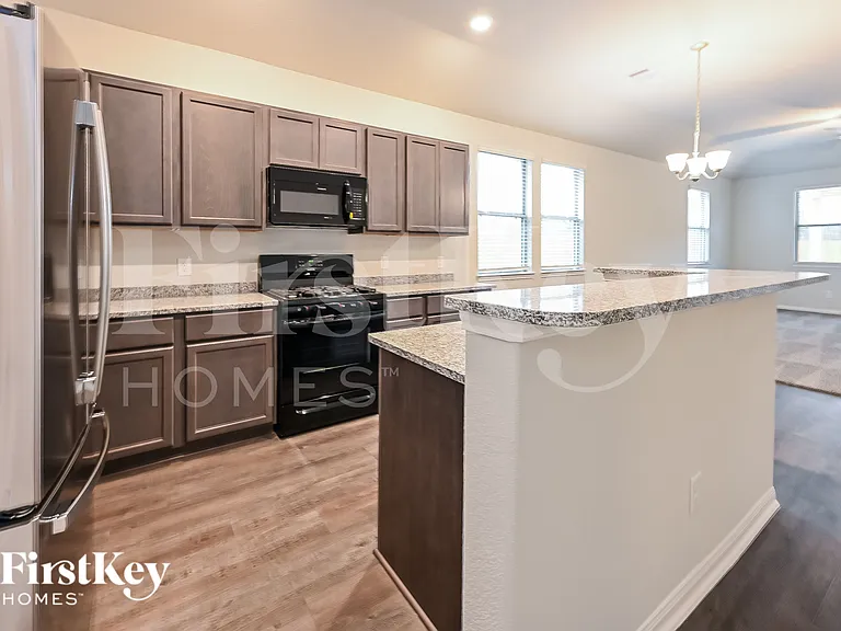11012 Patriot Ct — Photo 8
