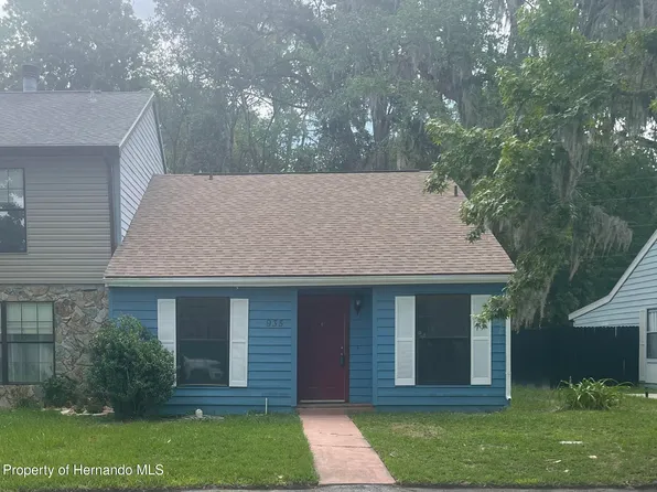 935 Village Dr, Brooksville, FL 34601