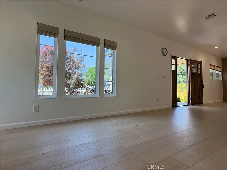 448 Linwood Ave — Photo 5