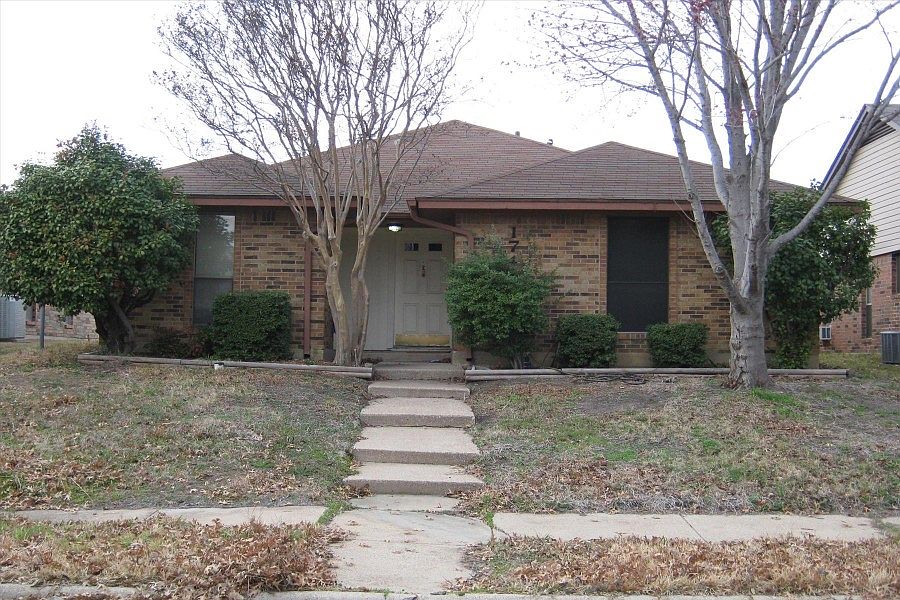1st image of 1749 Saint James Dr