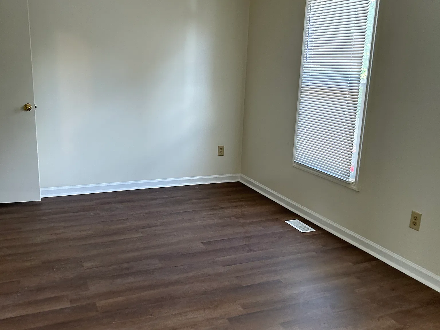 2 bed, 1.5 bath, 950 sqft, $1,450 — Photo 2