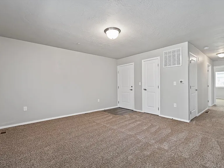 Creekside Apartments — Photo 8
