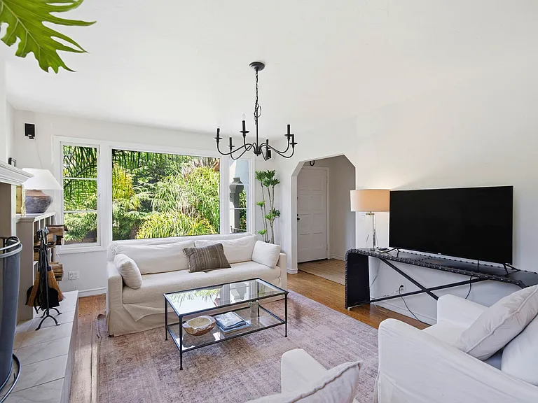 284 E Blithedale Ave — Photo 6