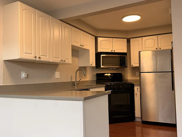 708 N L St #4 — Photo 4