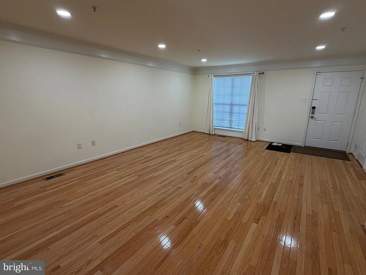 Building Photo - 1835 Staley Manor Dr