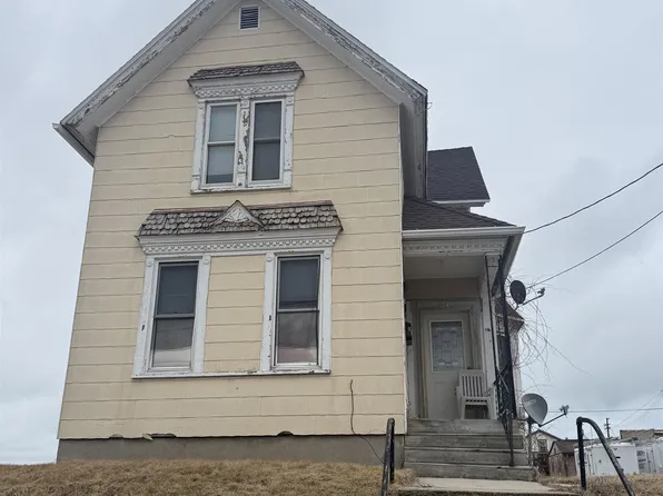 921 S 13th St, Manitowoc, WI 54220