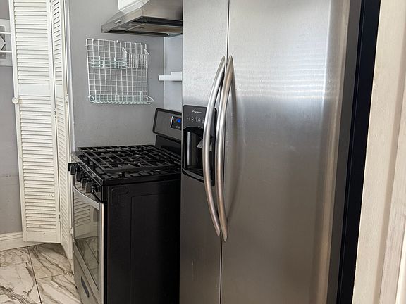 5th image of 1324 N Serrano Ave #1324