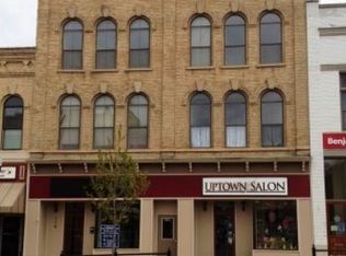 116 N Benton St, Woodstock, IL 60098