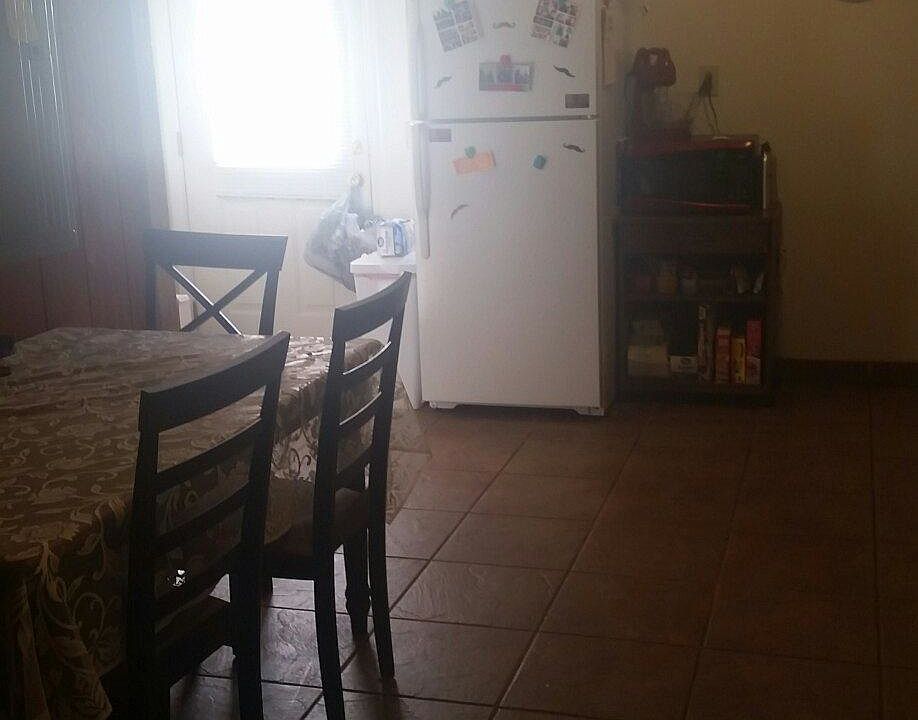 2nd image of 401 W College St APT 3