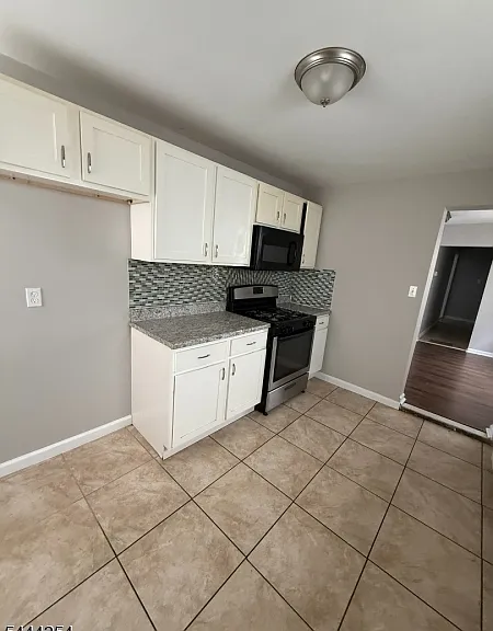 494 Monroe St — Photo 5