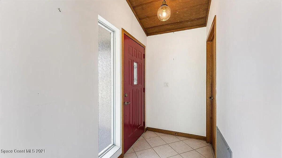 2100 Kent St NE — Photo 3