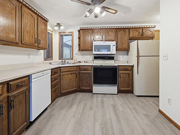 4th image of 2533 Fond Du Lac Rd