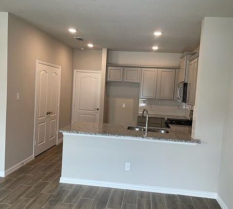 5th image of 3714 Malibu Dr