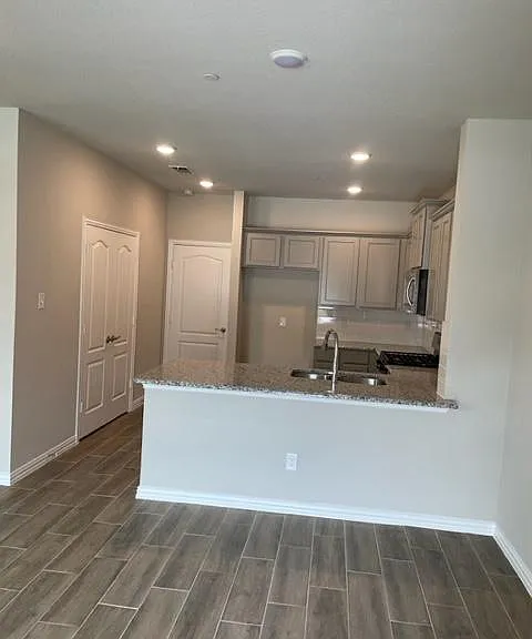 3714 Malibu Dr — Photo 5