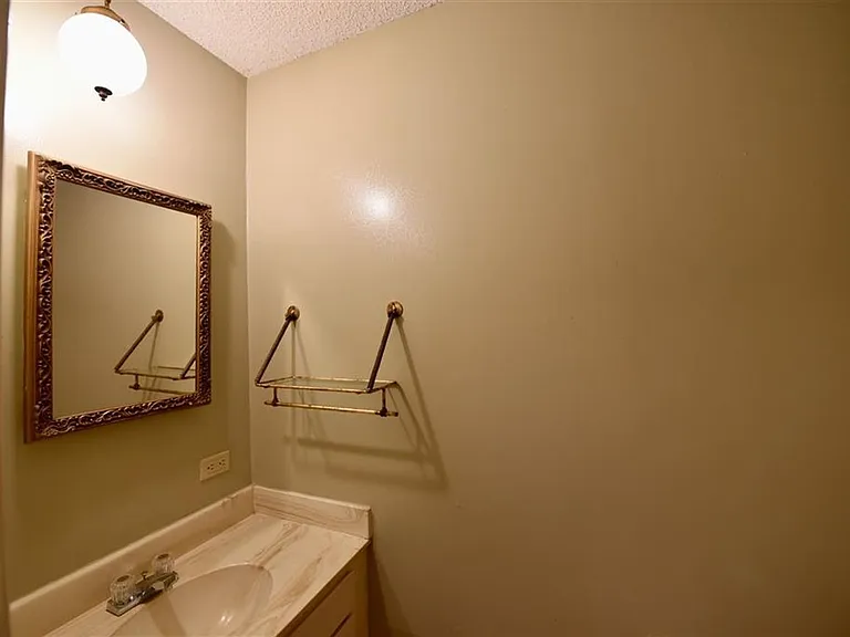 100 Royal Way Dr #4D — Photo 10