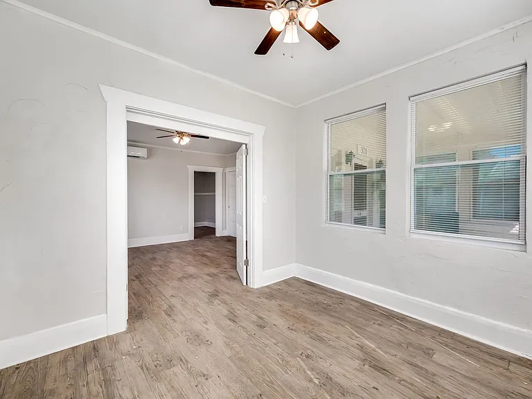 310 E Lambright St — Photo 41