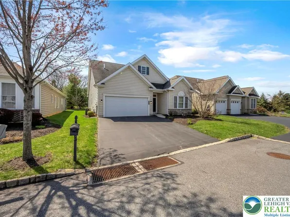 5351 Presidents Dr, Bethlehem, PA 18017