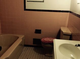 1847 Devonshire Rd, Coraopolis, PA 15108