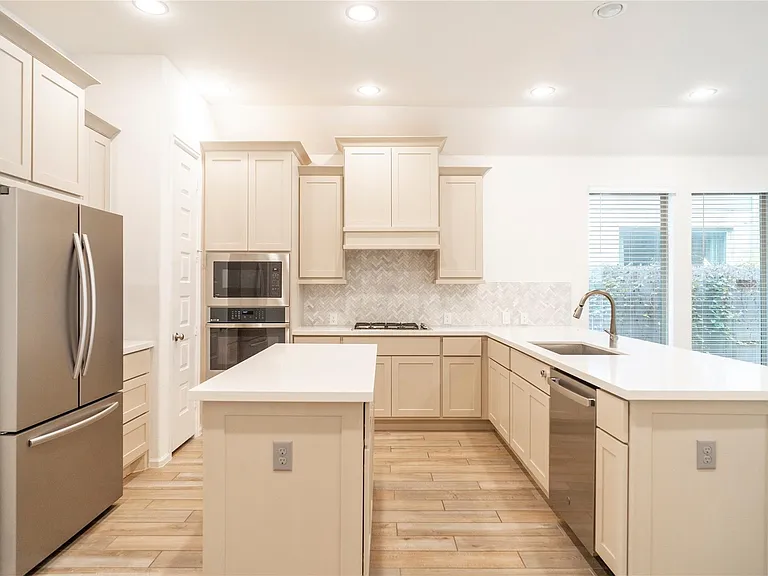 31410 Golden Cliffs Ln — Photo 16