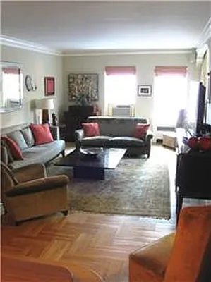 Sold by Domus Realty | media 9