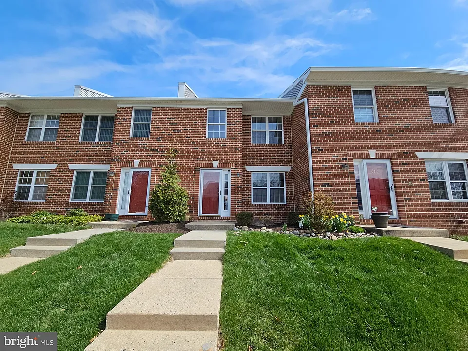 750 E Marshall St #611
