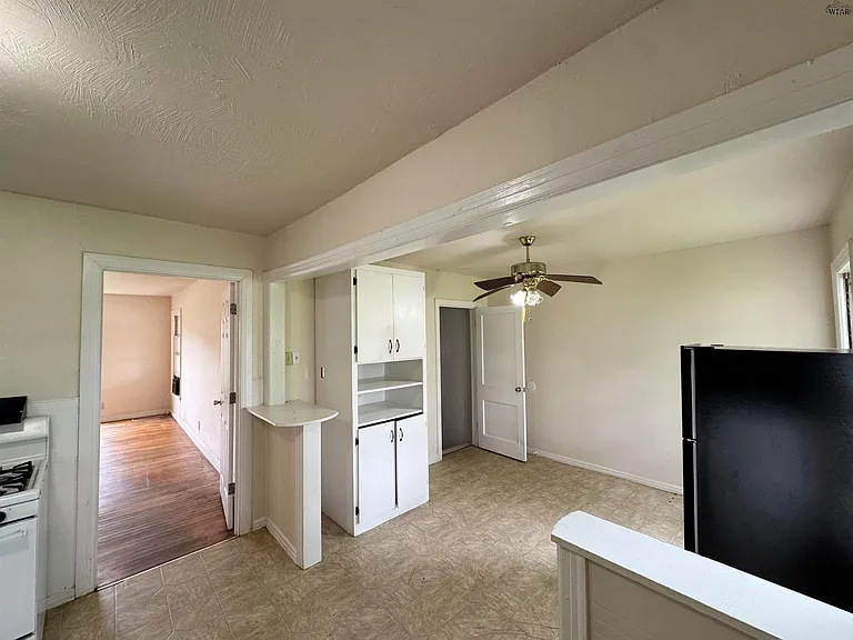 1672 Keeler Ave — Photo 4
