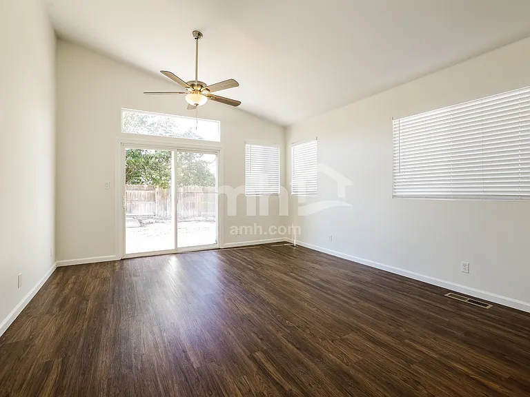 2215 Eagle Greens Dr — Photo 6