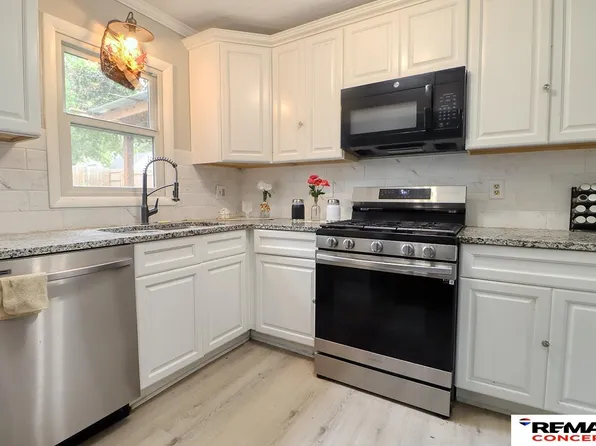 3330 S 44th St, Lincoln, NE 68506