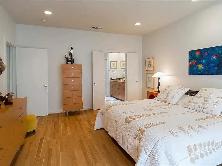 4318 Gilbert Ave — Photo 21