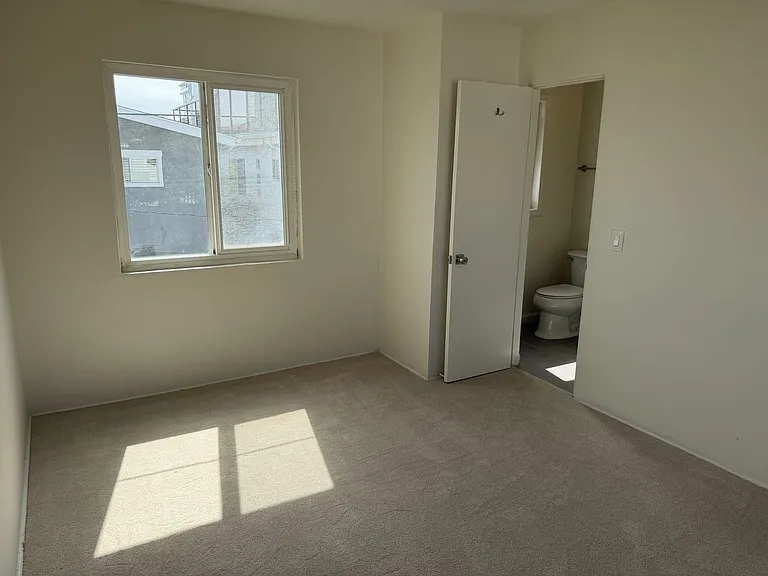 857 1/4 Missouri St — Photo 15