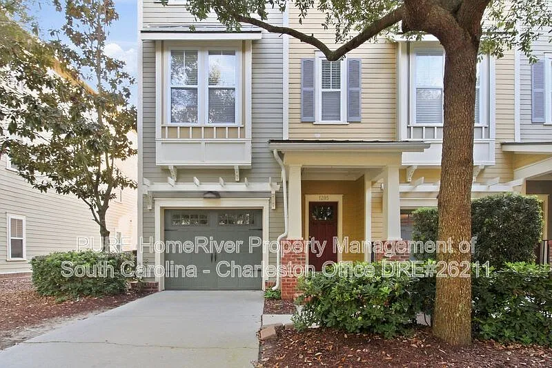 3 bed, 2.5 bath, 2449 sqft, $2,999 — Photo 1