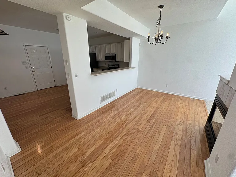 4505 S Auckland Ct — Photo 7